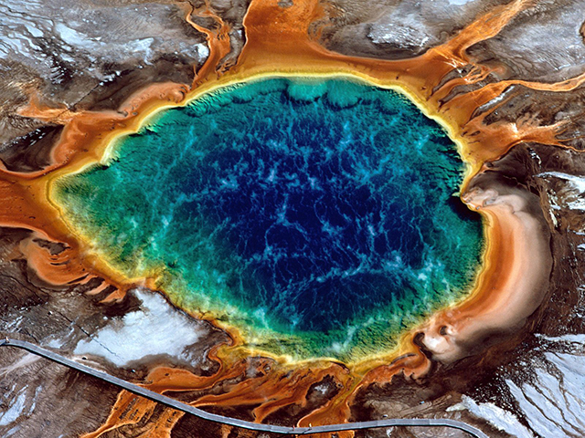 Midway-Geyser-Grand-Prismatic-Yellowstone-National-Park-Wyoming