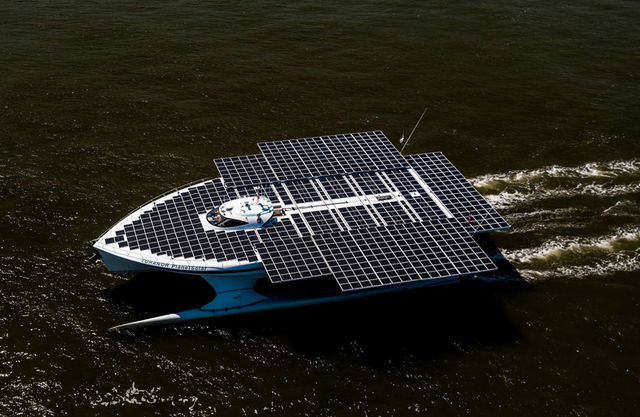 planetsolar-solar-powed-boat-designboom01_1
